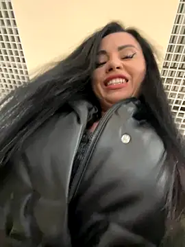 Snapshot of CrazzyChicks chatting on 10.17.25 CrazzyChicks online show from 10.17.25