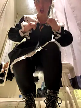 Snapshot of CrazzyChicks chatting on 10.25.25 CrazzyChicks online show from 10.25.25