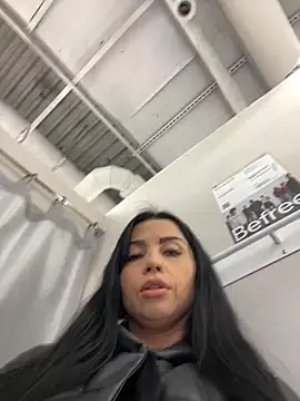 CrazzyChicks online show from 11.22.25