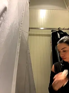 CrazzyChicks online show from 11.23.25