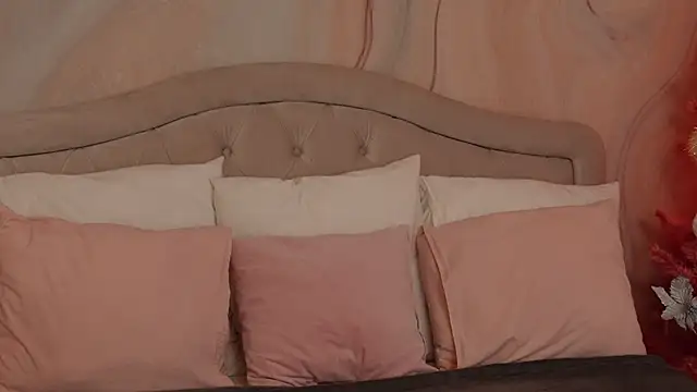 OliviaSirena online show from 12.14.24