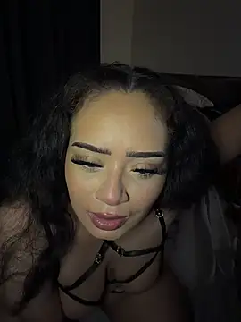 Snapshot of CarmelaAnthony chatting on 10.31.25 CarmelaAnthony online show from 10.31.25