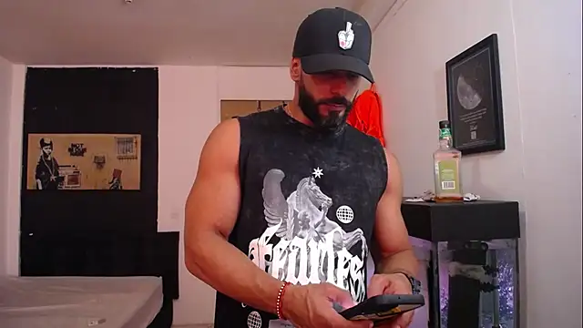 Snapshot of romeolovedark chatting on 12.31.24 romeolovedark online show from 12.31.24