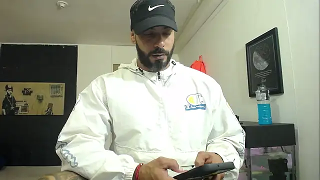 Snapshot of romeolovedark chatting on 01.17.25 romeolovedark online show from 01.17.25