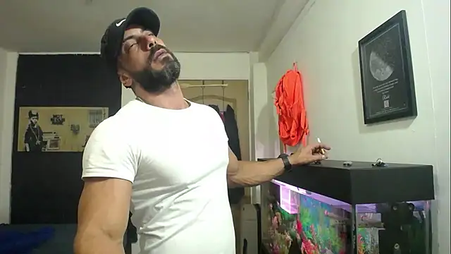 Snapshot of romeolovedark chatting on 02.15.25 romeolovedark online show from 02.15.25