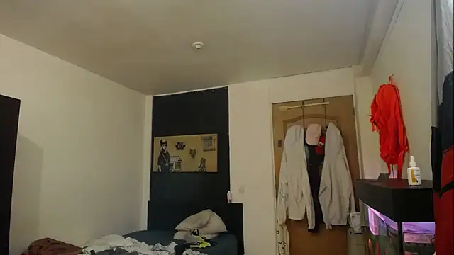 Snapshot of romeolovedark chatting on 02.17.25 romeolovedark online show from 02.17.25