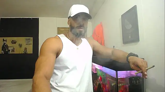 Snapshot of romeolovedark chatting on 03.18.25 romeolovedark online show from 03.18.25