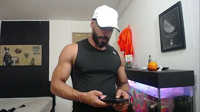 Snapshot of romeolovedark chatting on 03.19.25 romeolovedark online show from 03.19.25