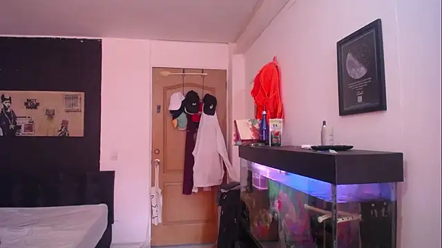 Snapshot of romeolovedark chatting on 03.19.25 romeolovedark online show from 03.19.25