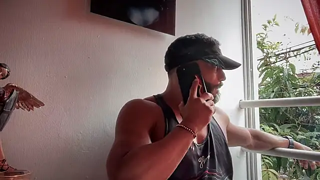 Snapshot of romeolovedark chatting on 09.18.25 romeolovedark online show from 09.18.25