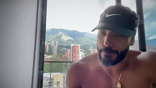 Snapshot of romeolovedark chatting on 10.04.25 romeolovedark online show from 10.04.25