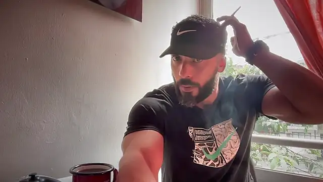 Snapshot of romeolovedark chatting on 10.11.25 romeolovedark online show from 10.11.25