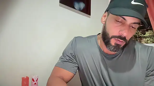 Snapshot of romeolovedark chatting on 11.08.25 romeolovedark online show from 11.08.25