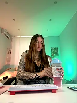 IvyHoney online show from 09.12.25