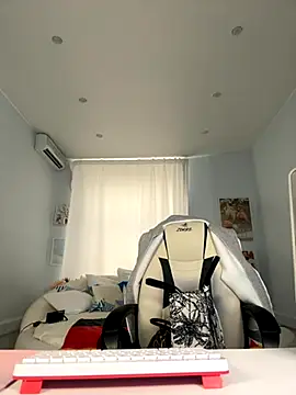 Snapshot of IvyHoney chatting on 10.01.25 IvyHoney online show from 10.01.25