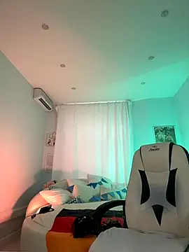 Snapshot of IvyHoney chatting on 10.03.25 IvyHoney online show from 10.03.25