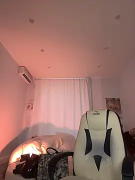 Snapshot of IvyHoney chatting on 10.17.25 IvyHoney online show from 10.17.25