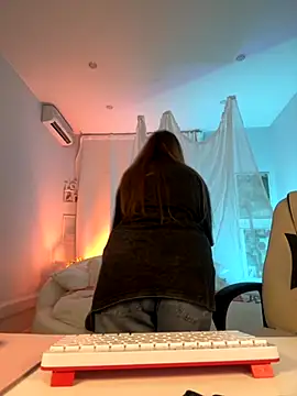 Snapshot of IvyHoney chatting on 11.04.25 IvyHoney online show from 11.04.25