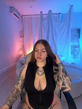 Snapshot of IvyHoney chatting on 11.06.25 IvyHoney online show from 11.06.25