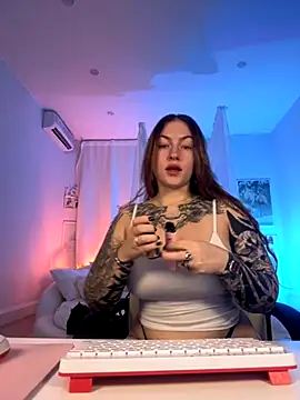 Snapshot of IvyHoney chatting on 11.07.25 IvyHoney online show from 11.07.25