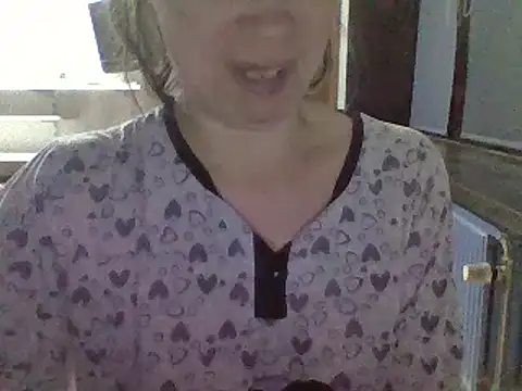 Moi Lina online show from 10.17.25