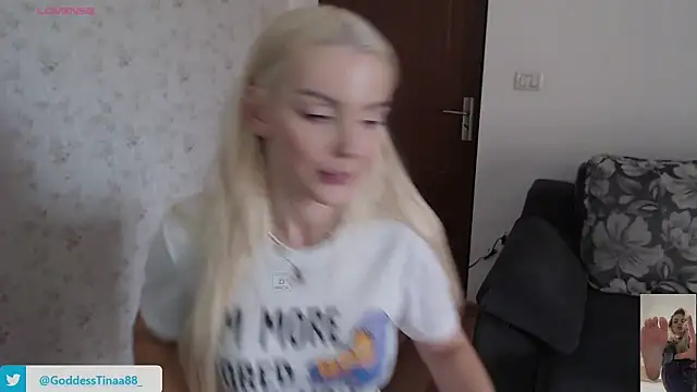 Snapshot of Goddess_Tina chatting on 10.30.25 Goddess Tina online show from 10.30.25