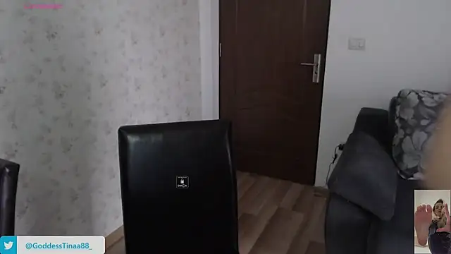 Snapshot of Goddess_Tina chatting on 11.07.25 Goddess Tina online show from 11.07.25