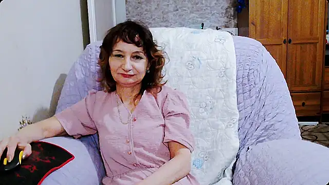 Snapshot of AnnieEltgant chatting on 01.01.25 AnnieEltgant online show from 01.01.25