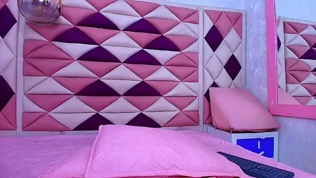 Snapshot of agath_69 chatting on 09.30.25 agath 69 online show from 09.30.25