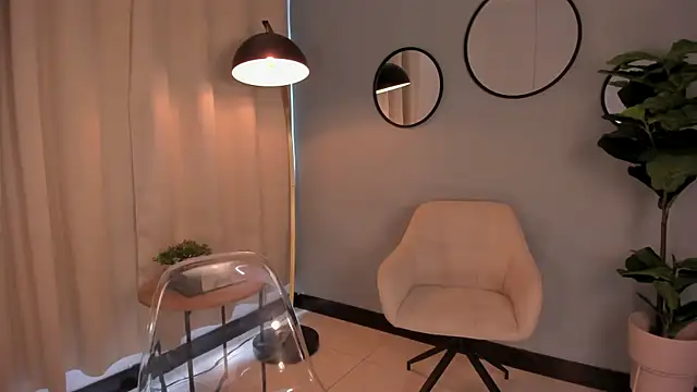 Snapshot of LiaPearce chatting on 12.02.24 LiaPearce online show from 12.02.24