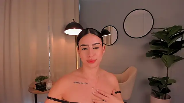 Snapshot of LiaPearce chatting on 01.13.25 LiaPearce online show from 01.13.25