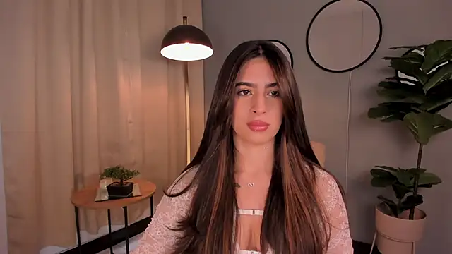 Snapshot of LiaPearce chatting on 02.11.25 LiaPearce online show from 02.11.25