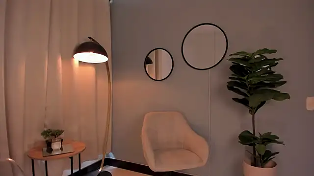 Snapshot of LiaPearce chatting on 03.05.25 LiaPearce online show from 03.05.25