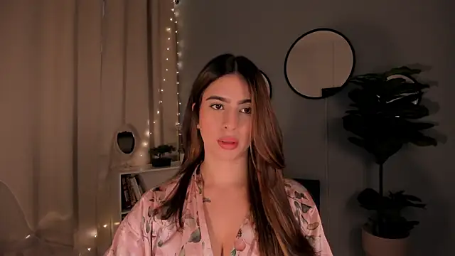 Snapshot of LiaPearce chatting on 09.30.25 LiaPearce online show from 09.30.25