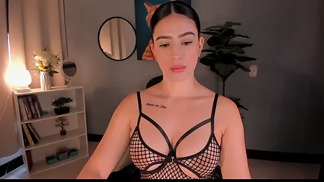 LiaPearce online show from 11.25.25