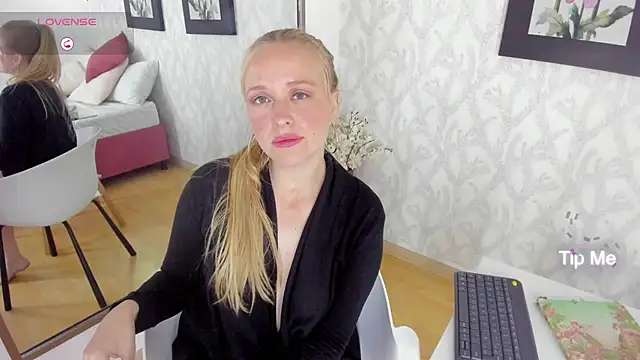 EmilySumer online show from 12.26.24