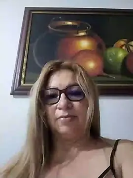 Snapshot of gisela27 chatting on 02.10.25 gisela27 online show from 02.10.25
