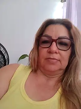 Snapshot of gisela27 chatting on 09.21.25 gisela27 online show from 09.21.25