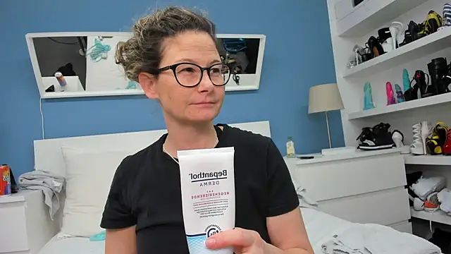 Snapshot of izzy-mendosa chatting on 03.09.25 izzy-mendosa online show from 03.09.25