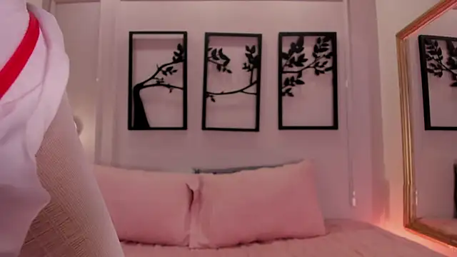 Snapshot of ale_cam chatting on 10.12.25 ale cam online show from 10.12.25