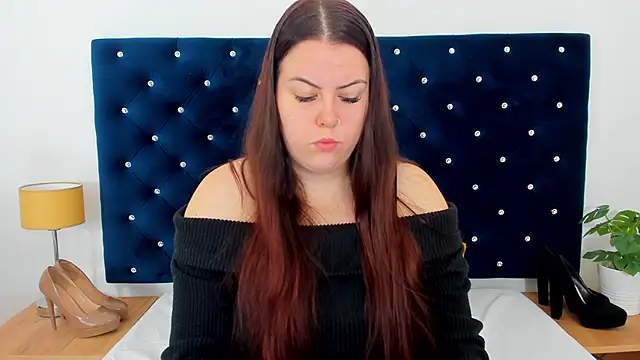 Snapshot of EvaLick chatting on 10.16.25 EvaLick online show from 10.16.25