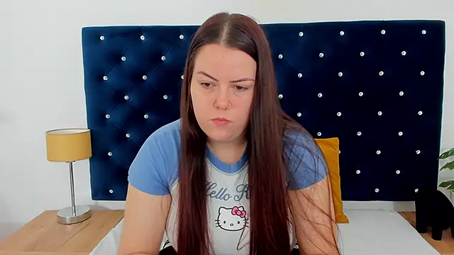 Snapshot of EvaLick chatting on 10.23.25 EvaLick online show from 10.23.25