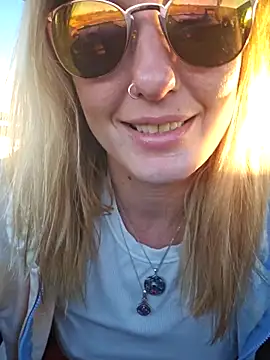 SheIsSomething online show from 12.03.25