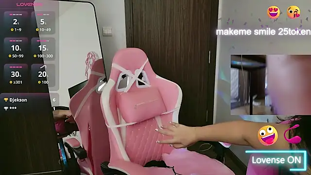 Snapshot of AsianQueens chatting on 10.08.25 AsianQueens online show from 10.08.25