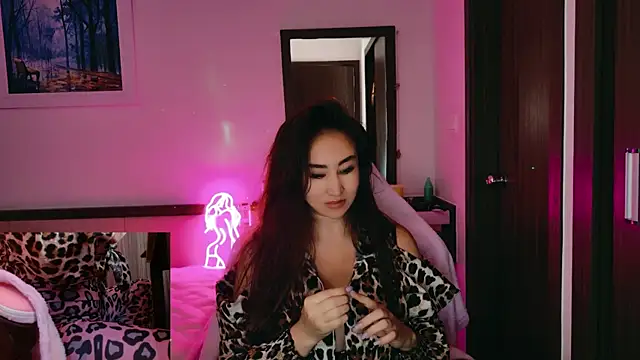 AsianQueens online show from 12.19.25