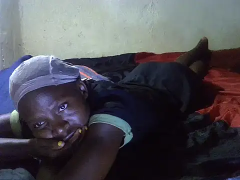 Snapshot of cute-shamza chatting on 10.15.25 cute-shamza online show from 10.15.25