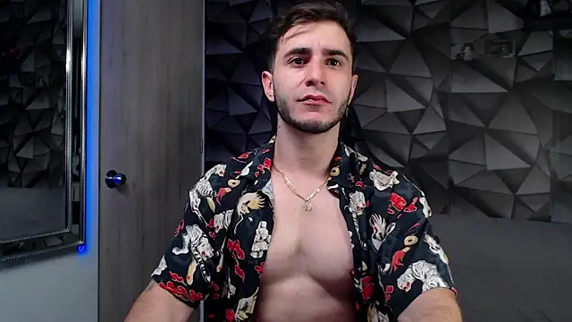 Snapshot of Latino_stud4u chatting on 09.23.25 Latino stud4u online show from 09.23.25