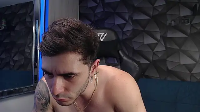 Snapshot of Latino_stud4u chatting on 10.06.25 Latino stud4u online show from 10.06.25