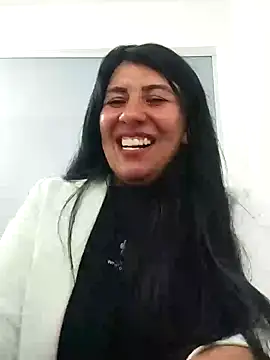 aisha latina online show from 12.04.24