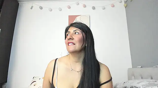 aisha latina online show from 01.15.25